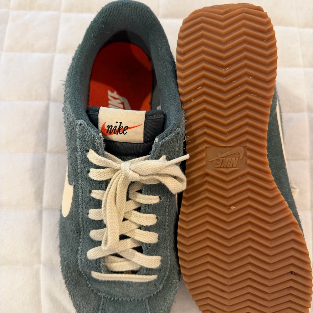 Nike Suede Cortez Retro Runner - Green with Cream Swoosh - Picture 3 of 3